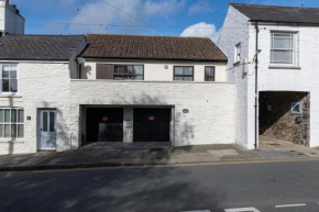 The Boathouse for two, St Davids, Garage Parking